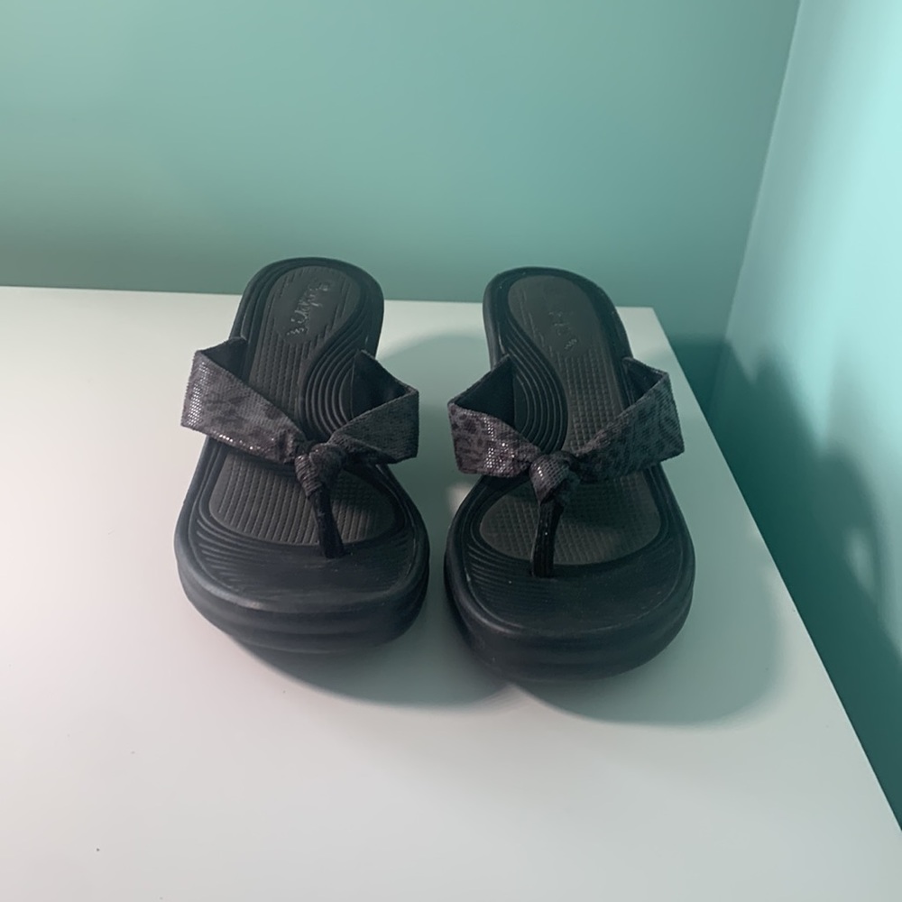 Skechers sandal- great condition 6.5